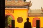 佛弟子莫翘二郎腿，弘一法师曾郑重讲过